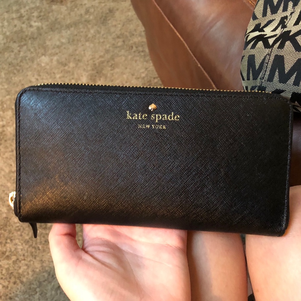 Kate Spade Zip wallet